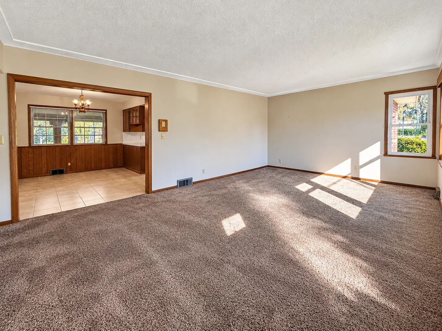 3 bed, 2119 sqft, $2,500 — Photo 2