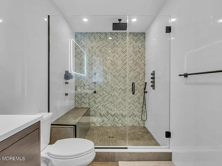 24 Johnston St — Photo 16