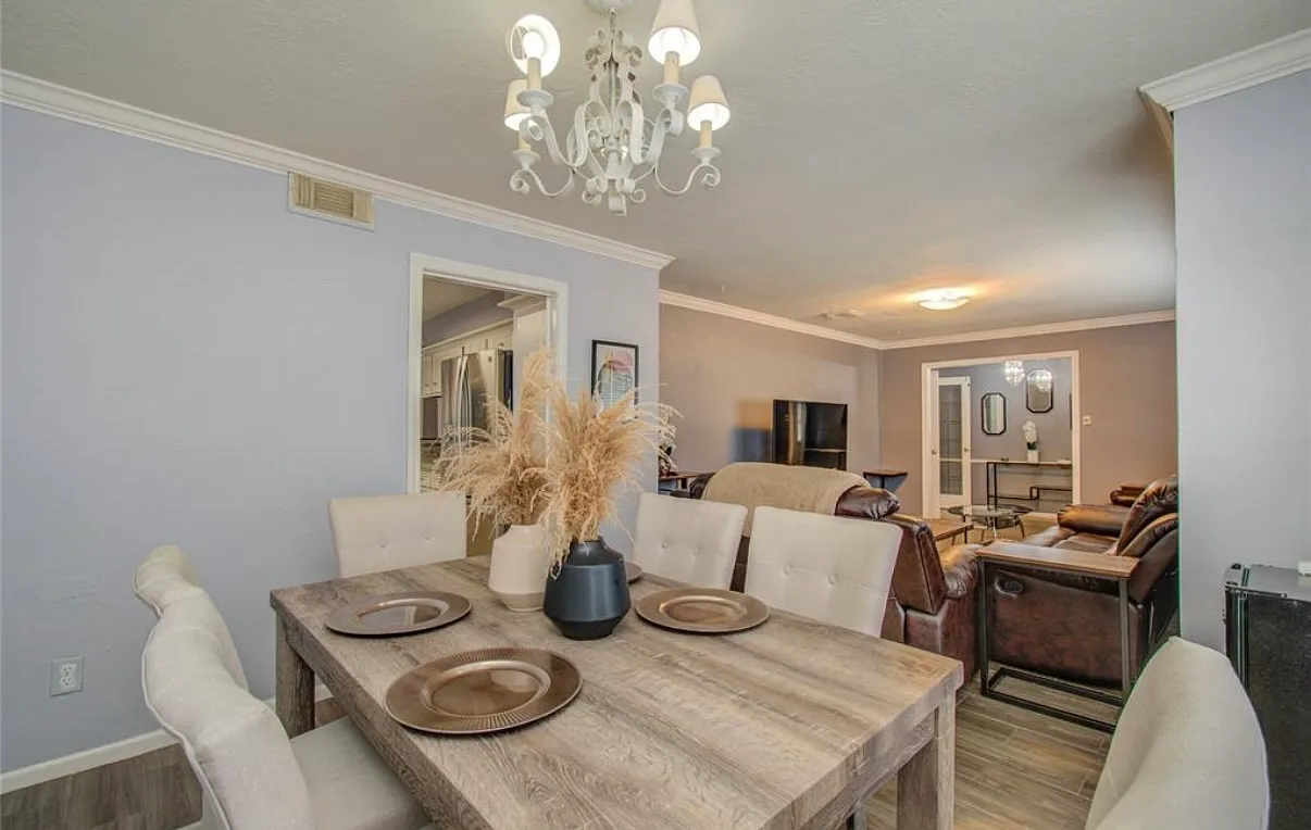3 bed, 2256 sqft, $2,200 — Photo 4