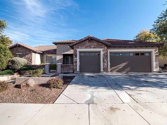 4th image of 26504 W Runion Ln