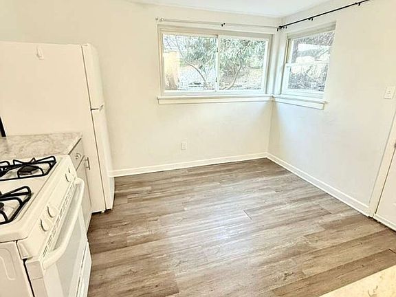 3rd image of 808 Parkway Ave