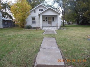 908 W 2nd St, Coffeyville, KS 67337