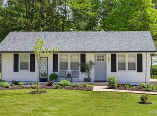 551 Saint Josephs Dr, Ballwin, MO 63021