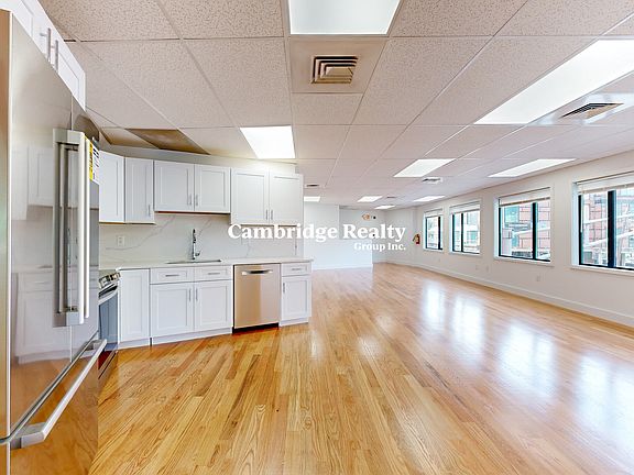 2nd image of 1034 Cambridge St #E