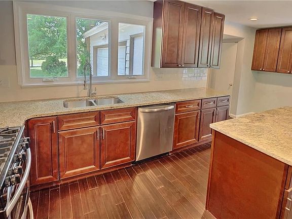 5th image of 21800 Shaker Blvd