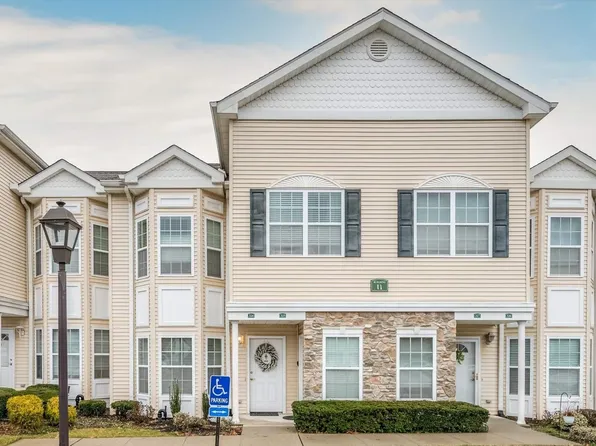 324 Spring Drive #324, East Meadow, NY 11554