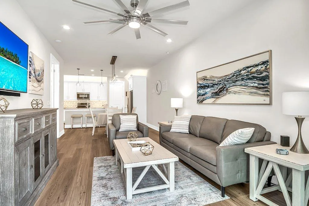 12976 Pembroke Dr — Photo 4
