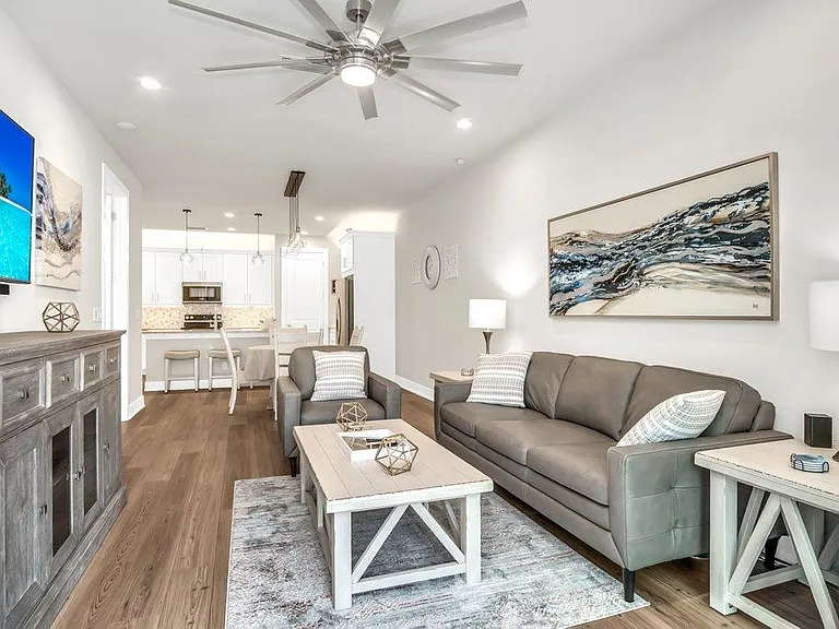 12976 Pembroke Dr — Photo 4