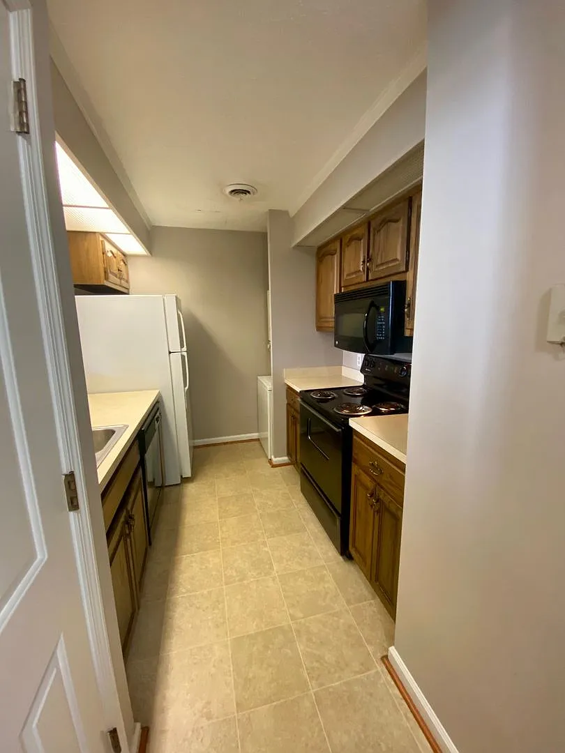 219 Village Circle W. — Photo 3