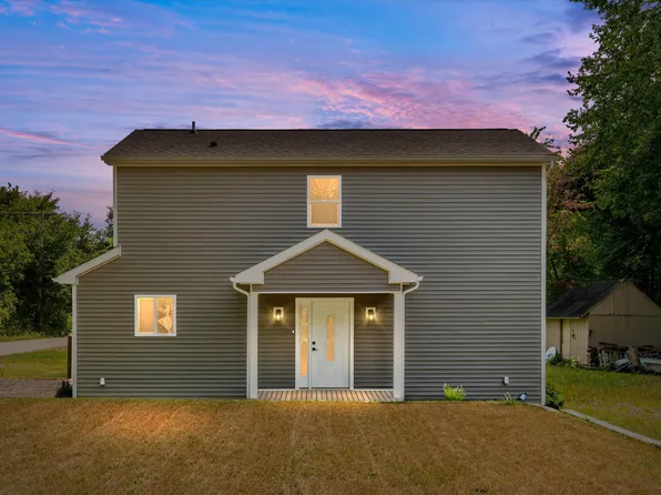 9755 Portage Trl, White Lake, MI 48386