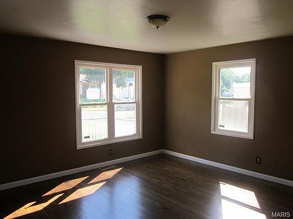 4th image of 2380 Hawthorne Manor Dr