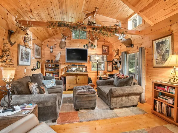 1052 100th St, Derby, IA 50068