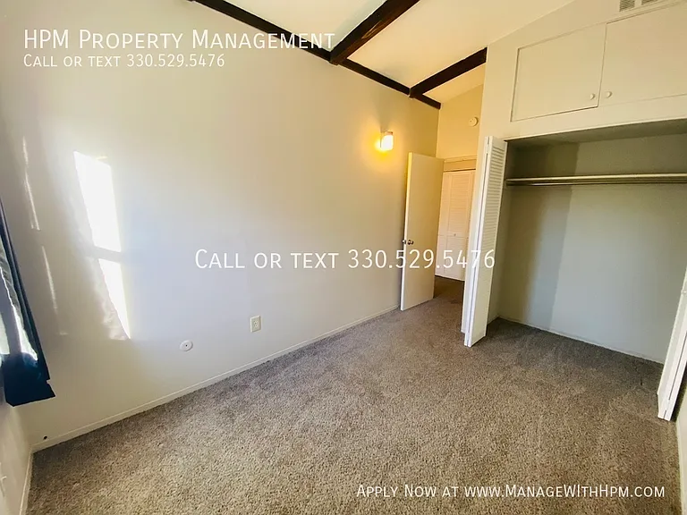 511 Wrexham Ave SW — Photo 10