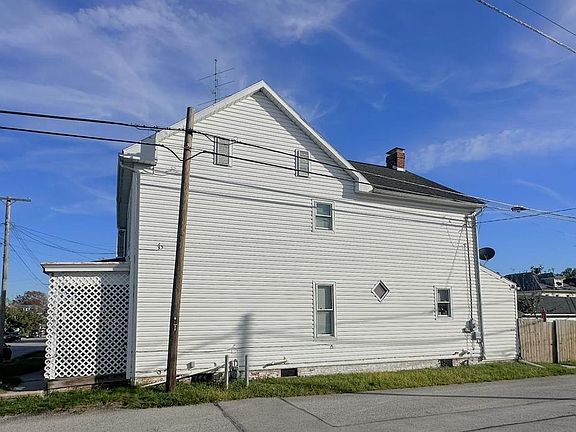 3rd image of 209 Fulton St