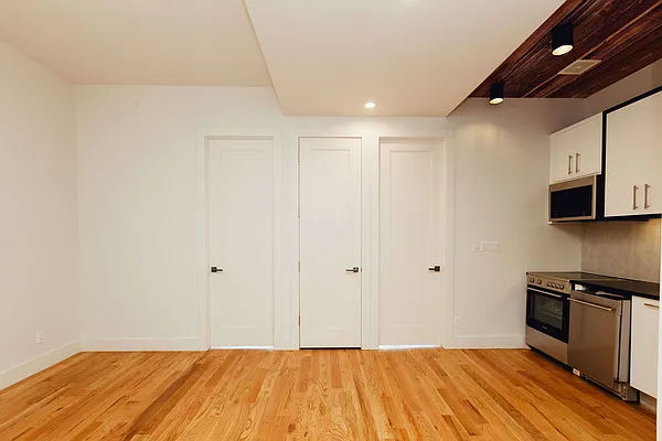 Rented by Nooklyn NYC LLC | media 42