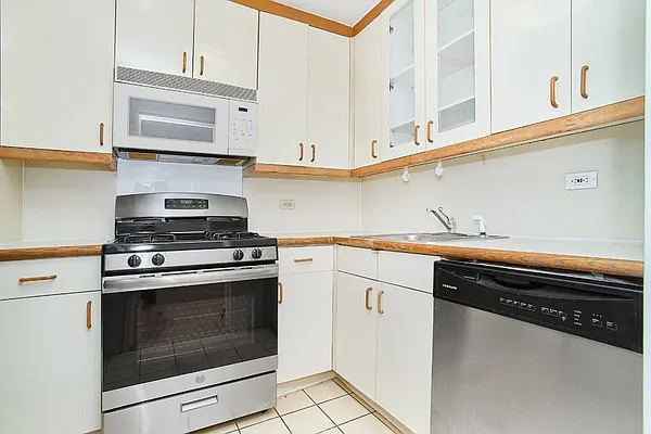 Rented by Living New York | media 11