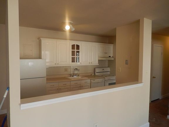 3rd image of 12200 Braxfield Ct