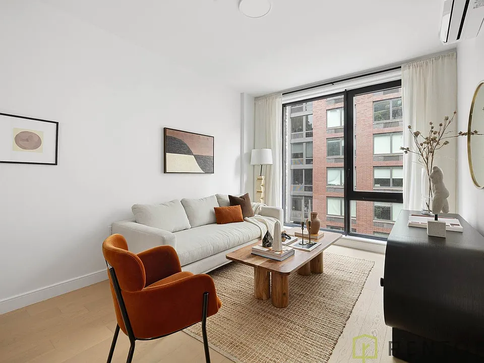 555 W 45th St #5C