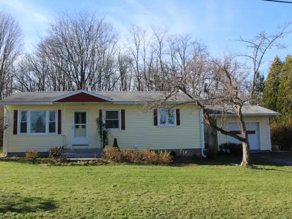 4 Hilton Rd, Dryden, NY 13053
