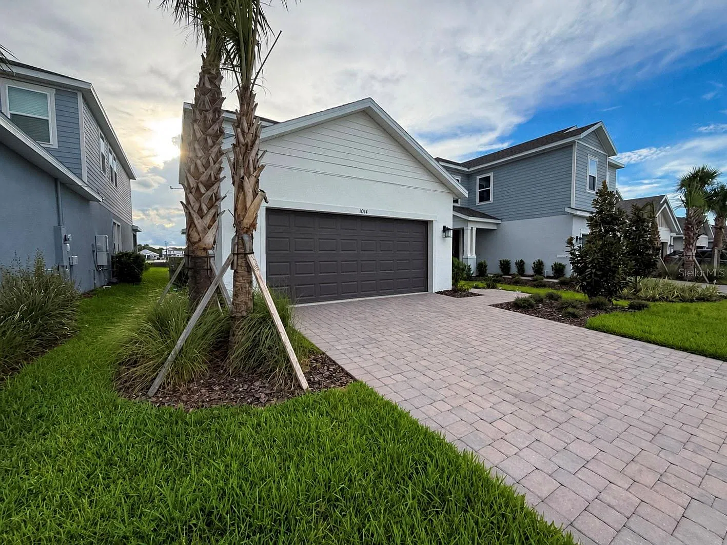 3 bed, 3.5 bath, 1989 sqft, $3,000 — Photo 2