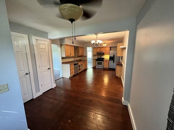 3rd image of 186 N Elm St #1