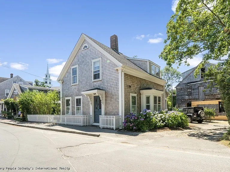 82 Center St — Photo 2