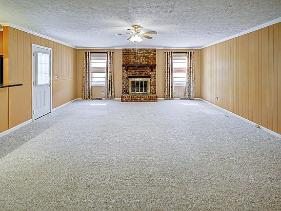 4th image of 655 Hampton Cir
