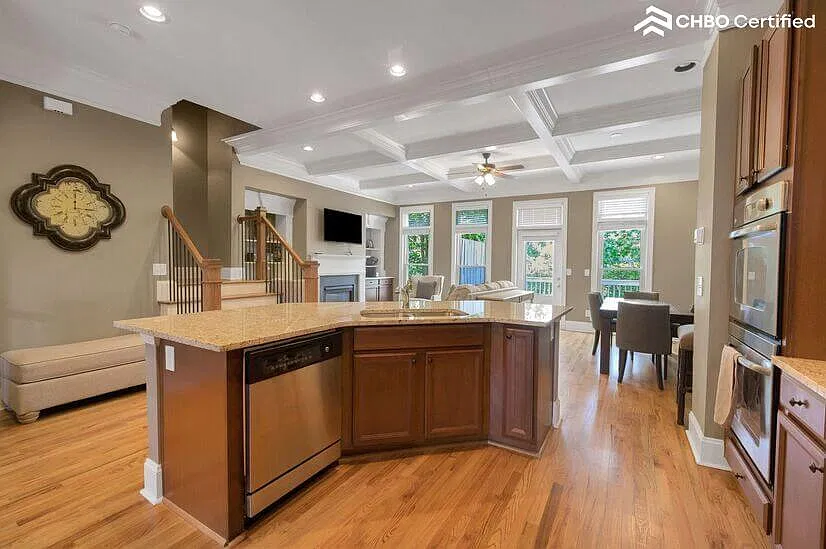 Braves Stadium Area 4 Bedroom Executive — Photo 3