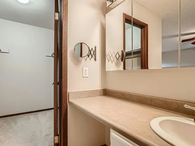 2528 S Vaughn Way #D — Photo 19