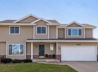 6926 Winthrop Rd NE, Cedar Rapids, IA 52402