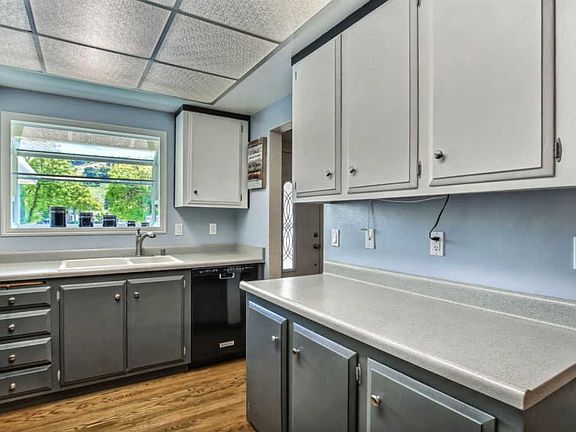 5th image of 657 Cayuga Dr