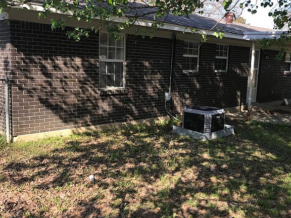 4th image of 135 Center Dr