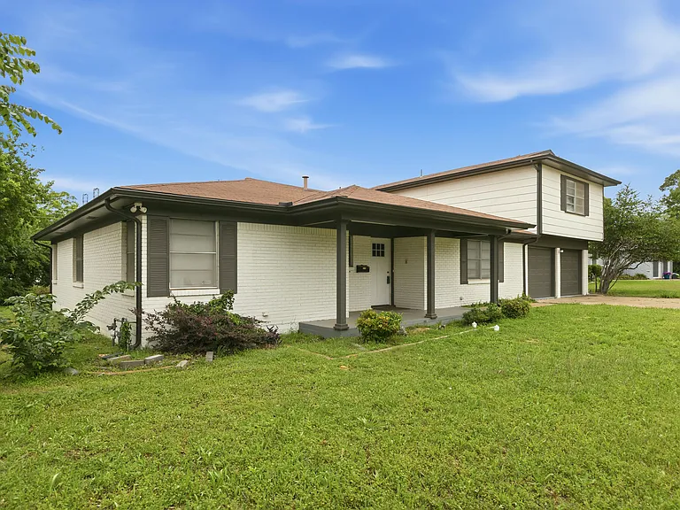 1732 Sheffield Pl — Photo 3