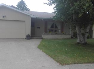 1642 S 16th St, Escanaba, MI 49829