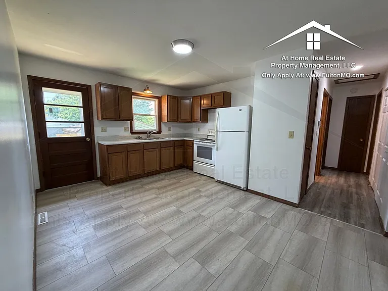 824 Bluff St — Photo 10