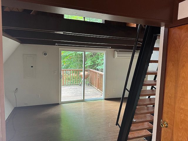 2nd image of 420 E Hillcrest Dr