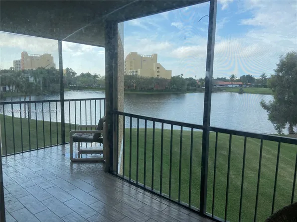 16325 Golf Club Rd APT 313, Fort Lauderdale, FL 33326