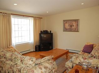 7 Hines Ln, Riverside, CT 06878