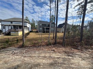 96 Graduate Ct, Spring Lake, NC 28390