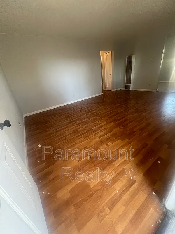 2 bed, 1.0 bath, 800 sqft, $2,250 — Photo 2