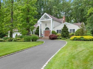 56 Drake Ln, Manhasset, NY 11030