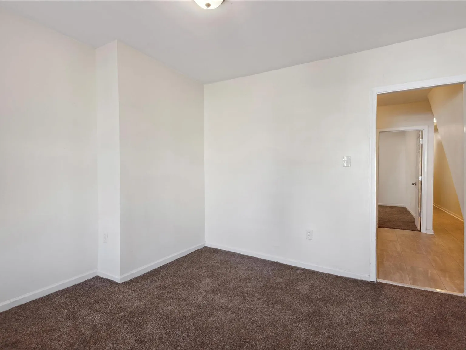 2 bed, 900 sqft, $1,150 — Photo 2