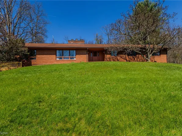 100 Crestwood Cir, Marietta, OH 45750