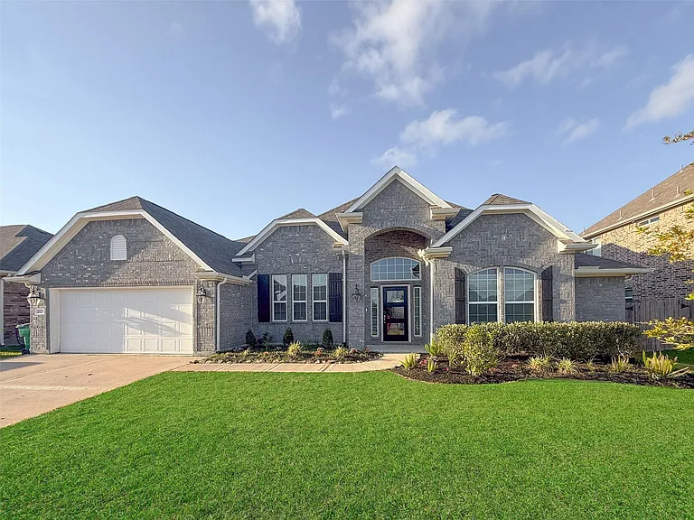 1524 N Blue Bonnet Ln — Photo 1
