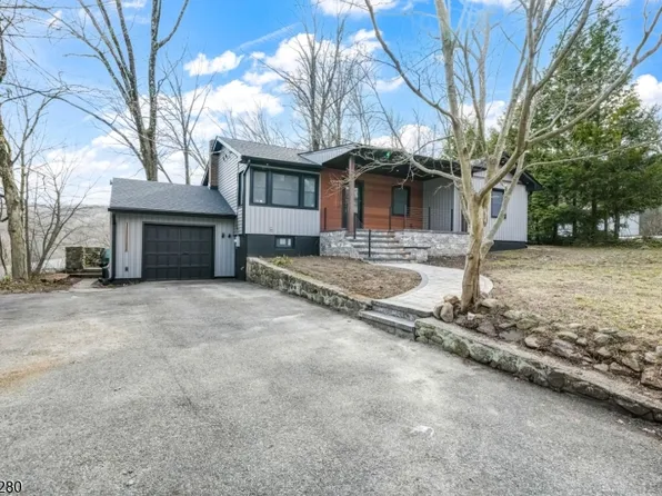 132 Upper High Crest Dr, West Milford Twp., NJ 07480