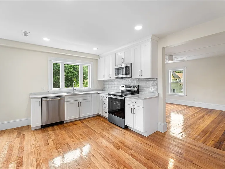 29 Sylvan St #2 — Photo 1