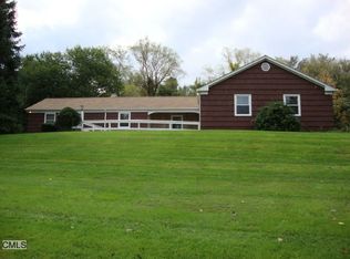 3 Newfield Ln, Newtown, CT 06470
