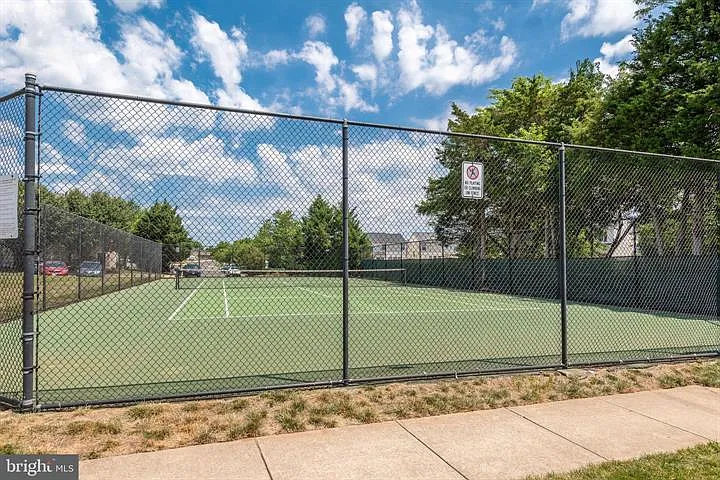 6805 Hollow Glen Ct — Photo 53