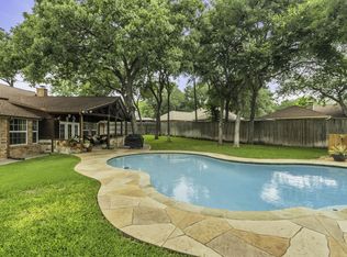 613 Fairlane Ct, Hurst, TX 76054