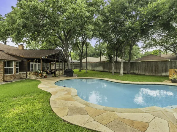 613 Fairlane Ct, Hurst, TX 76054